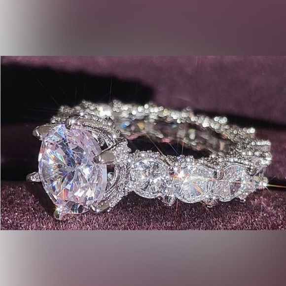 Luxurious Vintage Style Exaggerated Zirconia Ring Size 10 - Picture 5 of 8